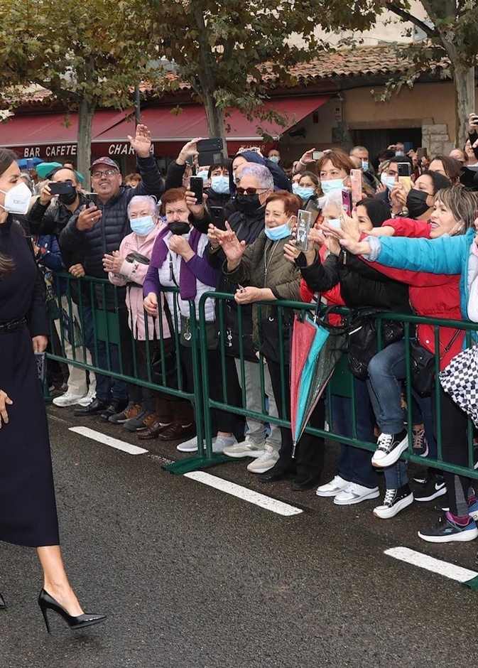 بالشعر الأبيض.. ليتيزيا ملكة إسبانيا تحضر مهرجان توديلا السينمائي الـ 21