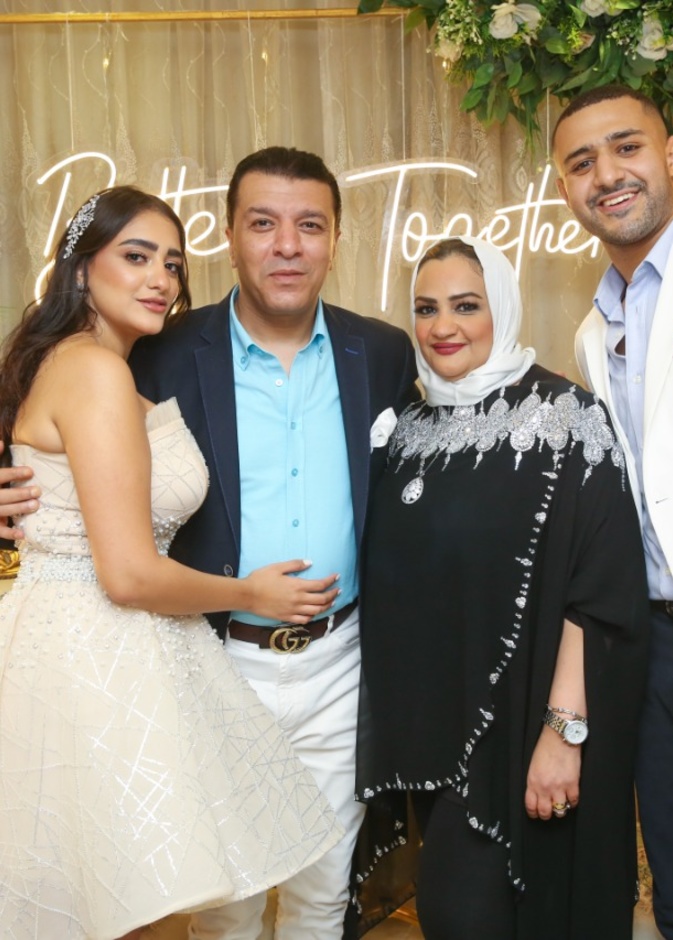 مصطفى كامل يحتفل بخطوبة ابنته بأجواء عائلية ..10 صور