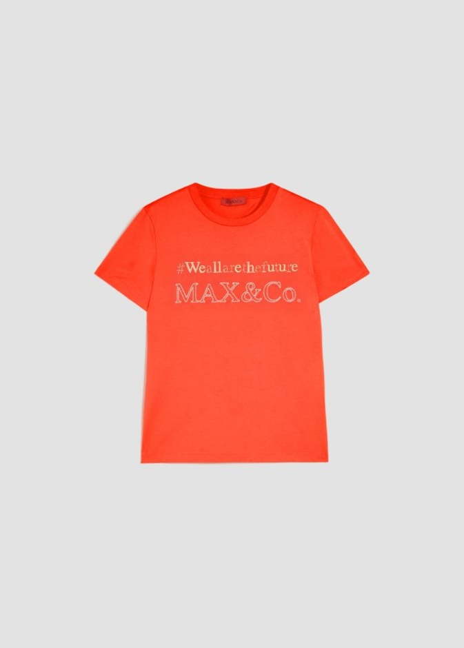 MAX&Co تطلق مجموعة تي شيرت محدودة الإصدار خاصة بمعرض إكسبو 2020