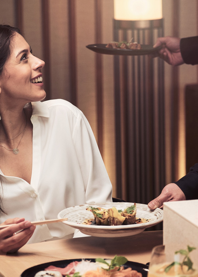 ري آسيا يرحب بضيوفه من جديد مع لاونج سوشي راقٍ ومتفرد