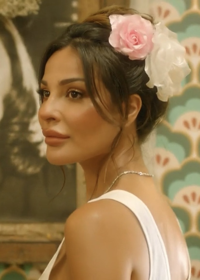  نادين نجيم بإطلالة جمالية ناعمة في نهاية مسلسل "صالون زهرة"