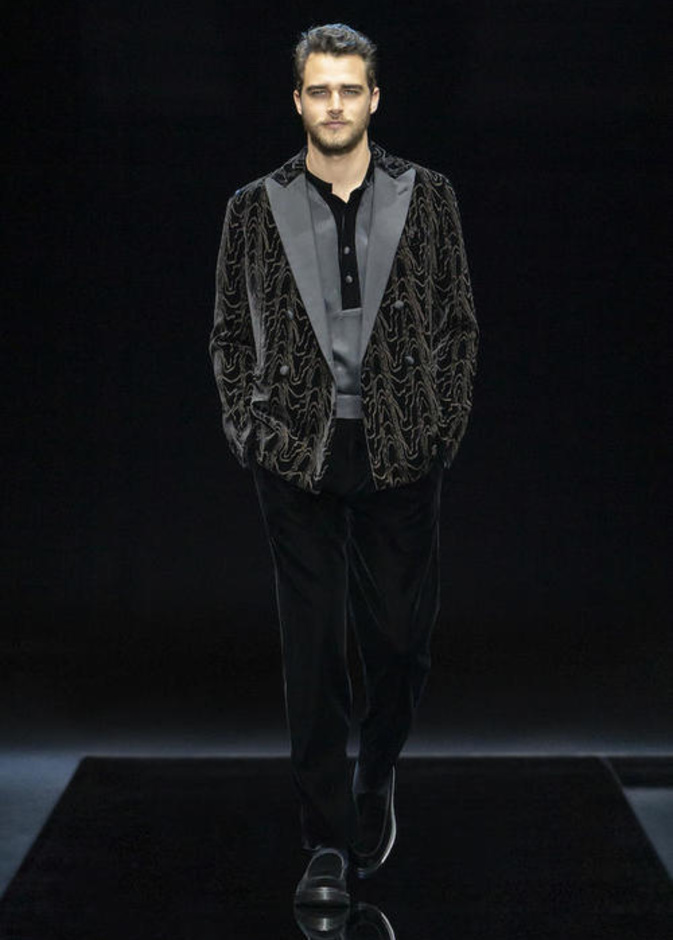 أسلوب الخطوط بتصميم فنّي وألوان جذابة من Brioni