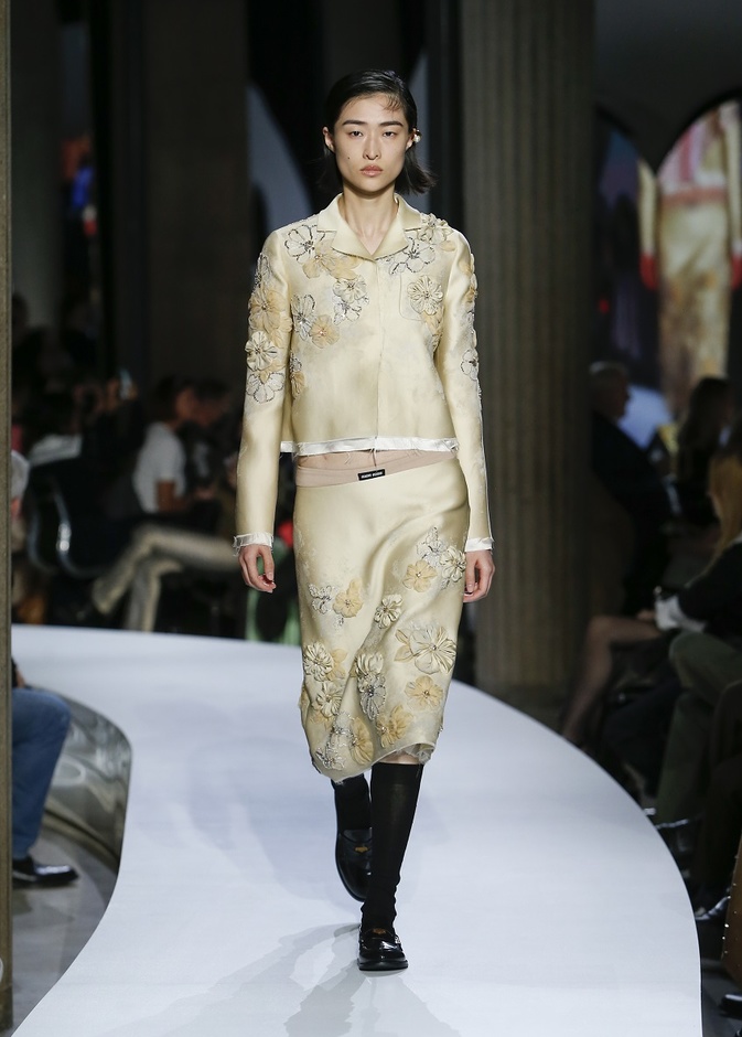 مجموعة Miu Miu لربيع وصيف 2022 من أسبوع الموضة في باريس