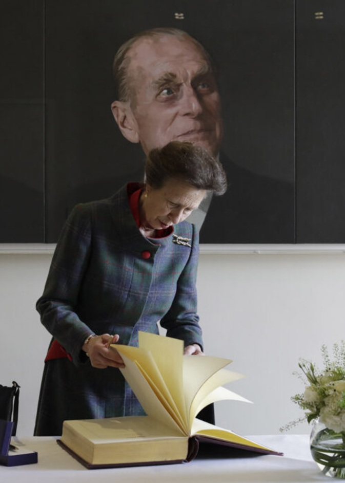 الأميرة آن تطلق صندوق الأمير فيليب الخيري