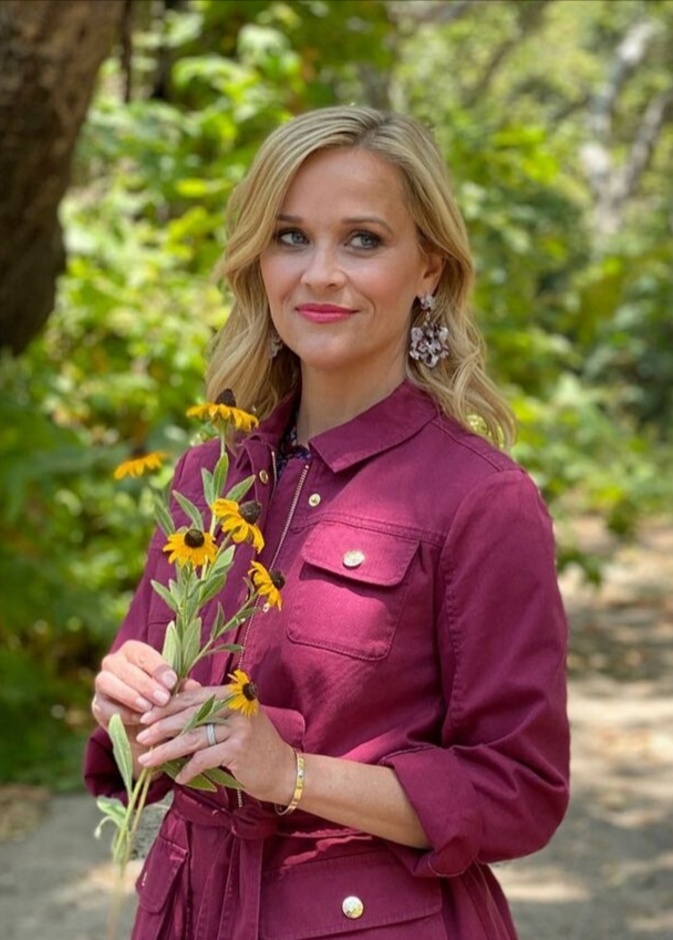 صورة مميزة ورسالة خاصة من ريس ويذرسبون لشقيقها في عيد ميلاده