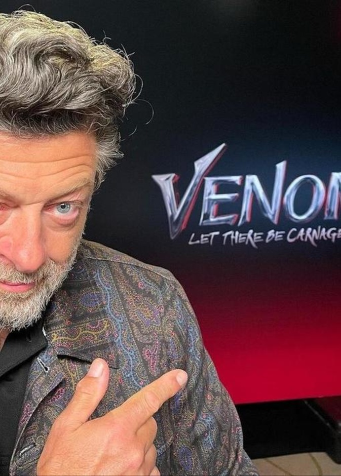 آندي سيركيس يوجه رسالة إلى مدينة دبي من برج خليفة