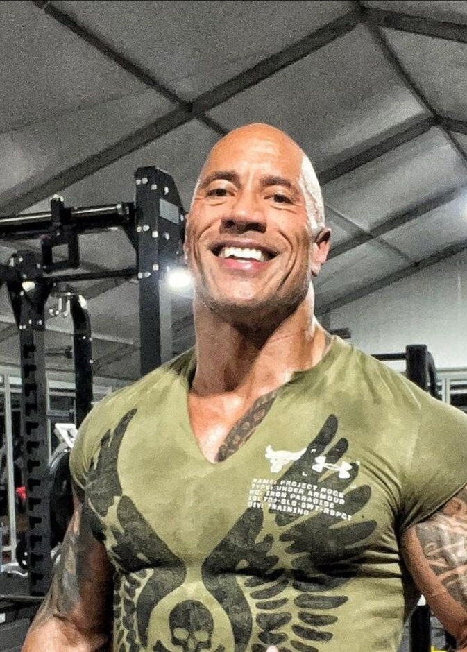 دواين جونسون يعلن نجاح أغنية "Face Off"