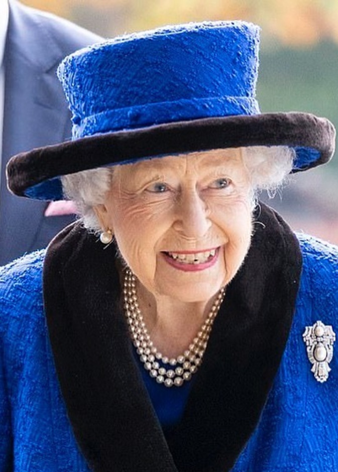 ملكة بريطانيا تغيب عن قداس الأحد على غير العادة بسبب المرض