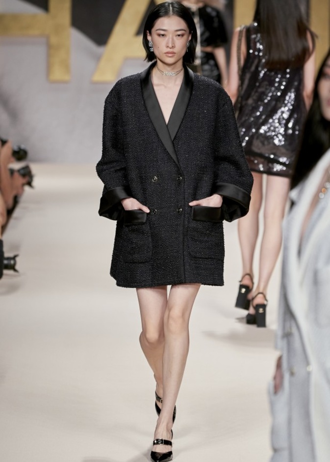 مجموعة CHANEL لربيع وصيف 2022 من أسبوع الموضة في باريس