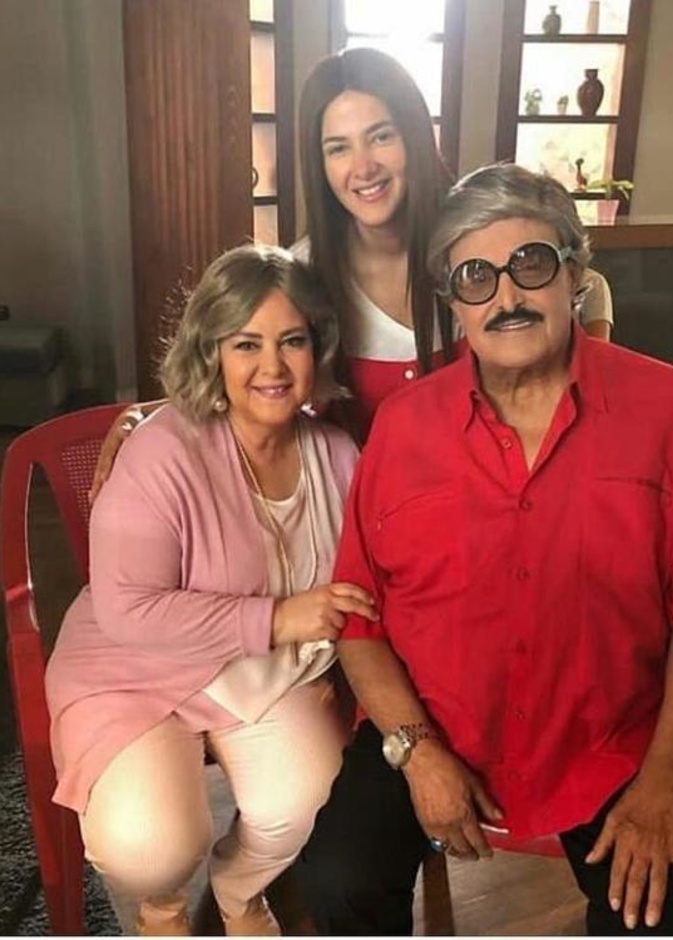 دنيا سمير غانم مع والديها الراحلين