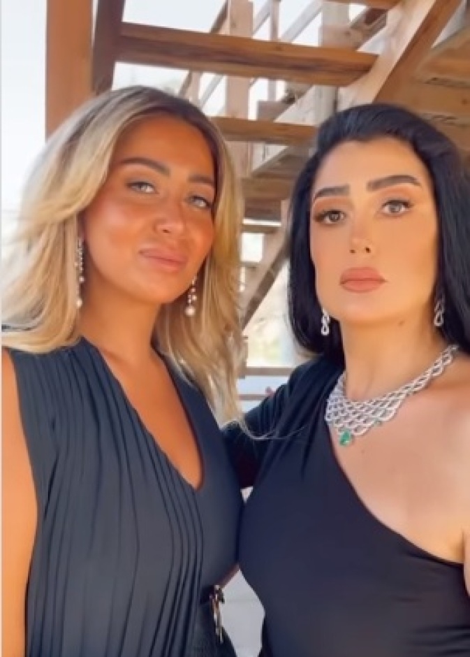 صور غادة عبد الرازق بمنافسة جمالية مع ابنتها بأحدث ظهور لهما من الأجمل
