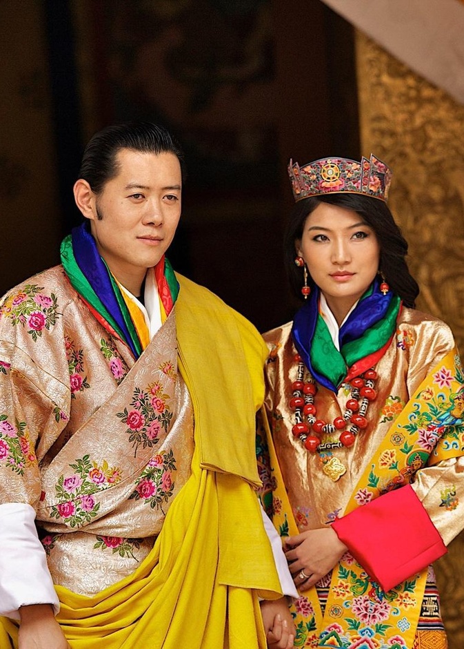 ملك وملكة بوتان يحتفلان بذكرى زواجهما