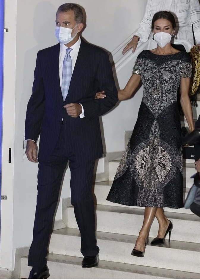 الملك فيليب والملكة ليتيزيا يقدمان النسخة السبعين من جائزة بلانيتا دي نوفيلا