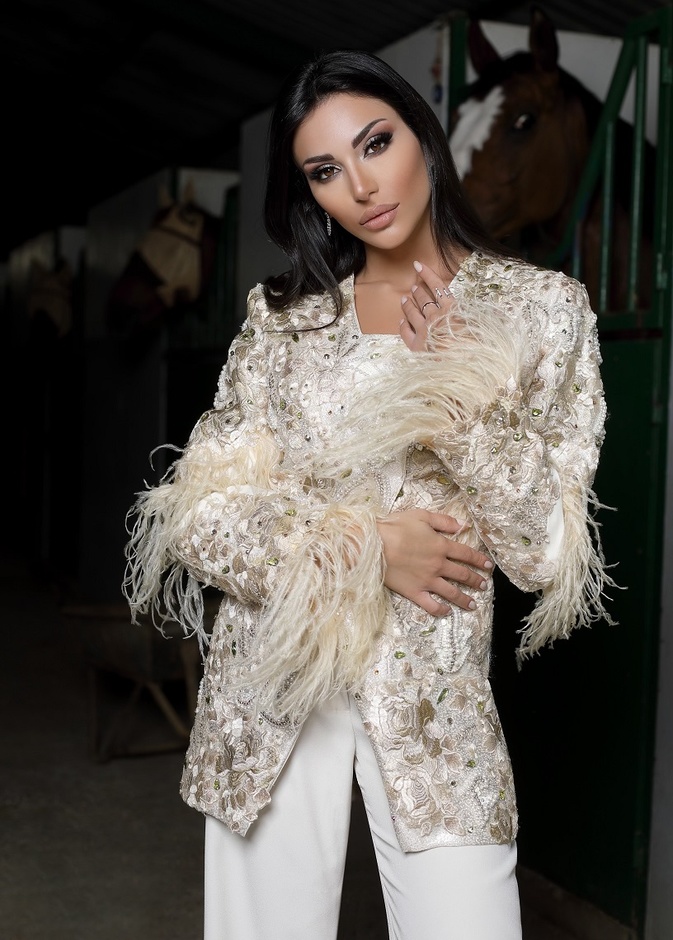 حوار مجلة "هي" مع المصمّم الأصغر سنا في العالم العربي