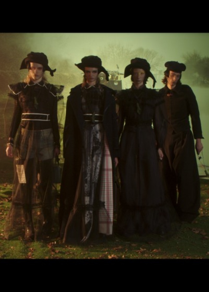 عرض أزياء Maison Margiela لربيع وصيف 2022 من أسبوع الموضة في باريس 