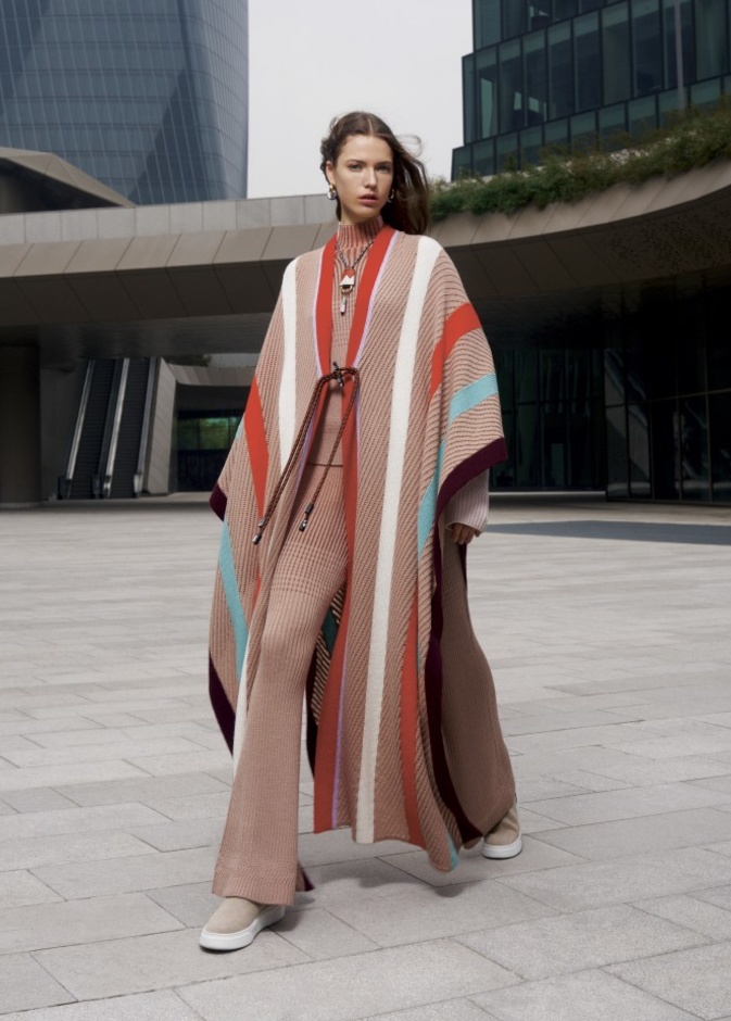 اطلالة من Alberta Ferretti