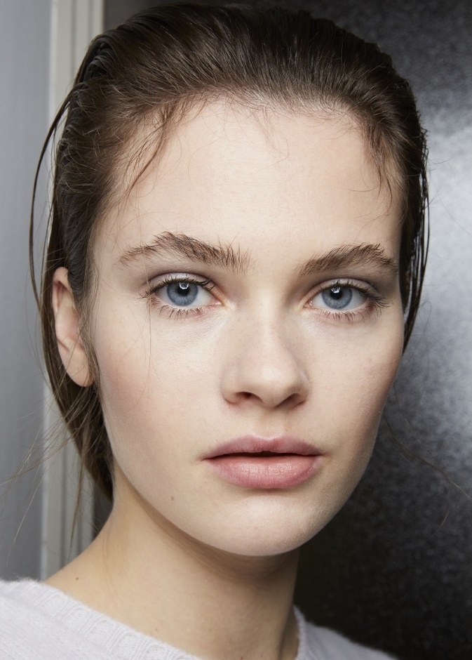 صيحات حواجب مبعثرة وساحرة من دار Budapest Collection