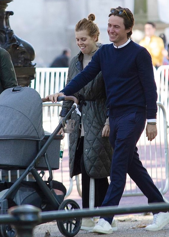 شاهد أحدث ظهور للأميرة بياتريس في لندن بصحبة زوجها وطفلتهما