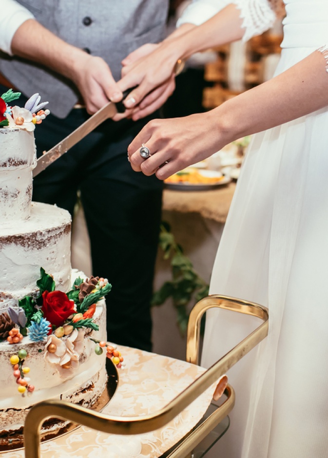 عروس تطالب ضيوفها بدفع المال لتناولهم طعام أكثر من حصتهم !