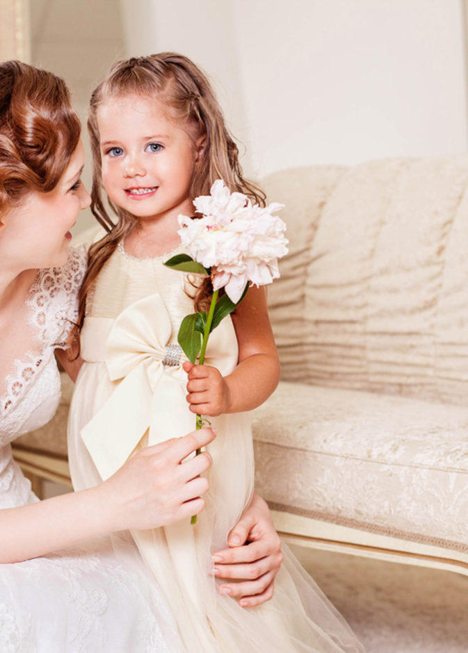 shutterstock_ خلافات بين عروس وضيوف حفل زفافها بسبب جليسة أطفال