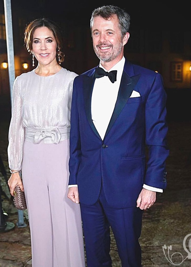 الملكة مارغريت تستضيف حفلة موسيقية وعشاء في قلعة فريدنسبورج