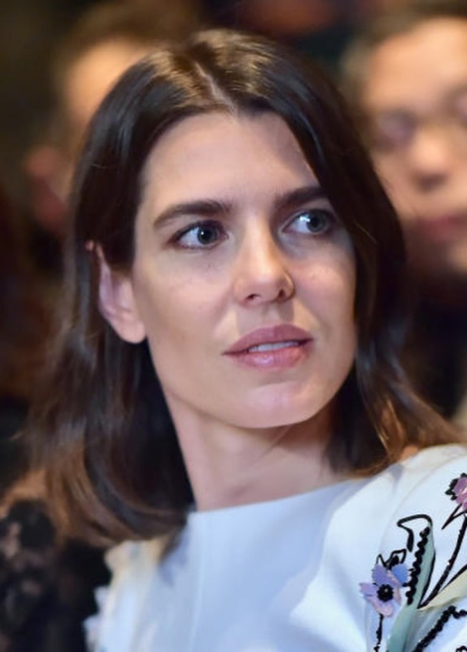 شارلوت كاسيراغي في عرض أزياء شانيل لربيع وصيف 2022