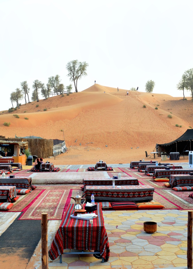 أجواء بدوية مفعمة بالسحر والجمال في مخيم واحة البدو