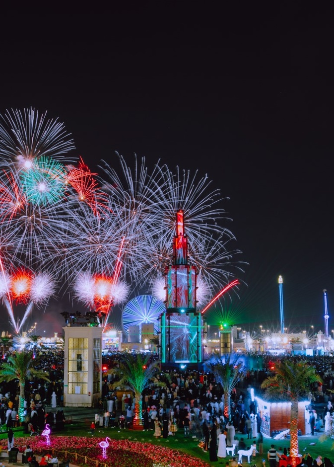 إحتفالات اليوم الوطني الإماراتي تزين الأرجاء في أبوظبي - المصدر وام