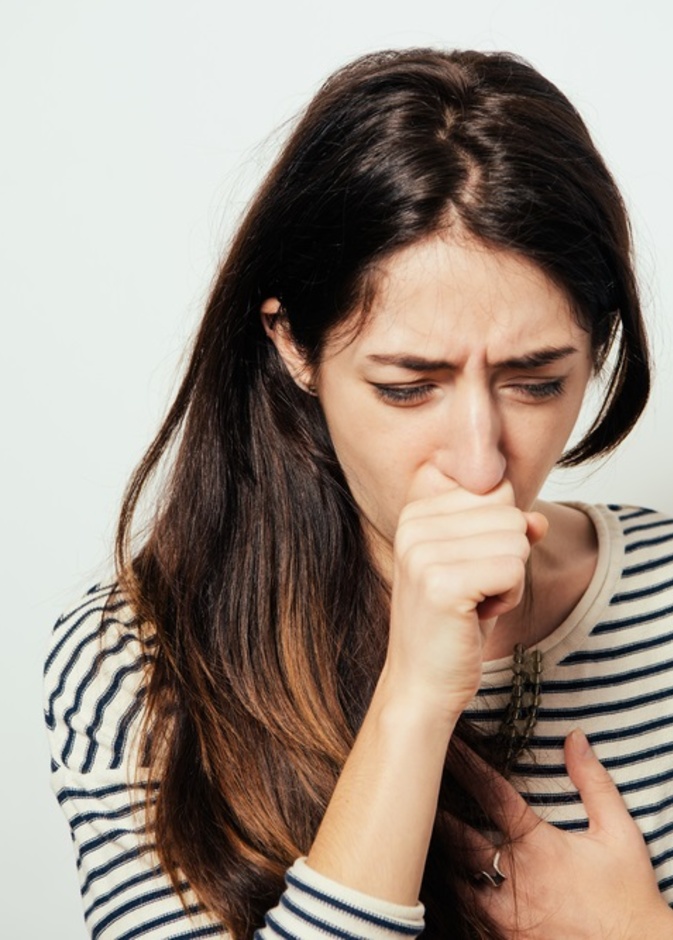 أسباب زيادة الكحة عند النوم وطرق علاجها