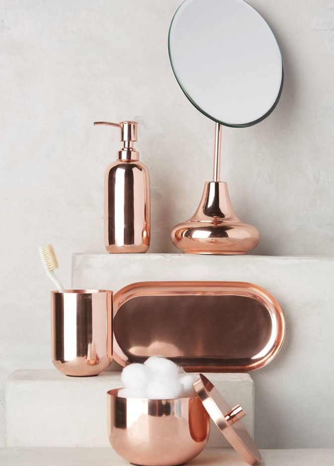 اكسسوارات نحاسية تزيين ديكور حمام بالأسلوب المودرن