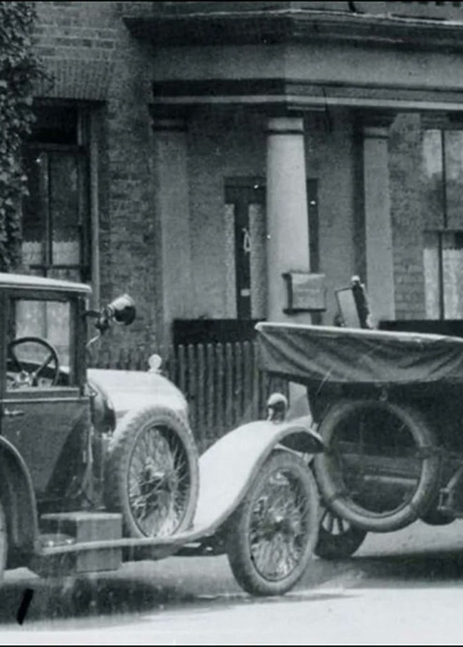 بنتلي تحتفل بمرور 100 عام على بيع أول سيارة ركاب لعلامتها الفاخرة