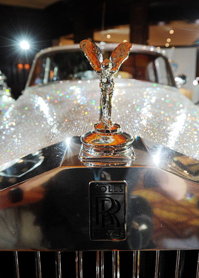 بيونسيه نولز -سيارة سيلفر كلاود رولز رويس مكشوفة 1959، بسعر مليون دولار