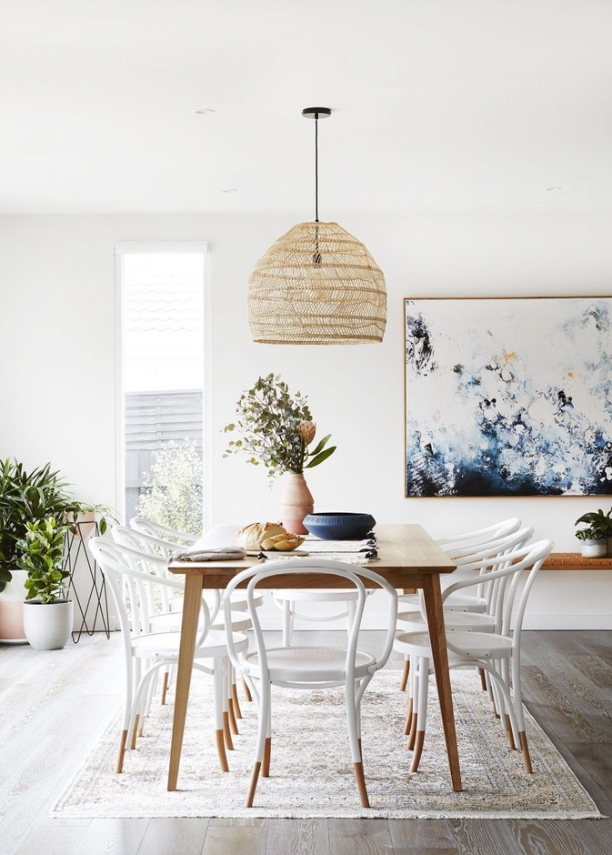 تصميم ثريا من القش لديكور غرفة طعام ريفية