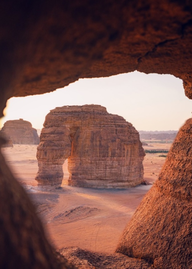 جبل الفيل واحدًا من أجمل المواقع للاسترخاء وقضاء وقتٍ ممتعٍ في العلا - المصدر استكشف العلا