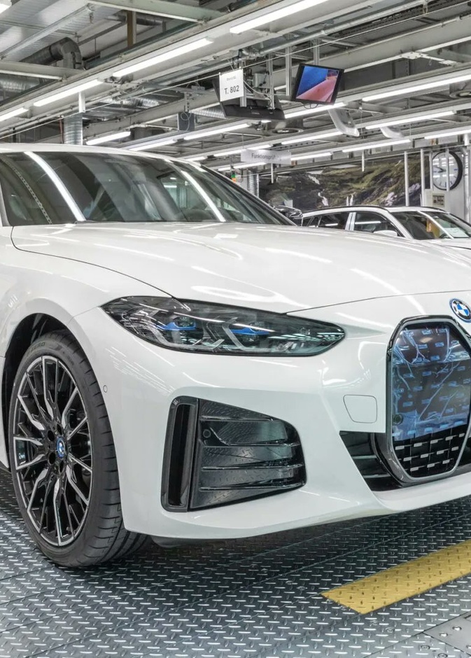 رئيس بي إم دبليو يهاجم سيارات تيسلا