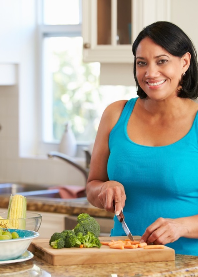 أفضل الأطعمة للمرأة بعد سن الخمسين