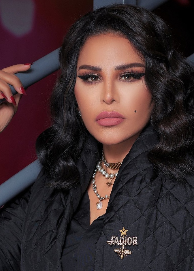 رسمات الايلاينر المجنح بأسلوب احلام