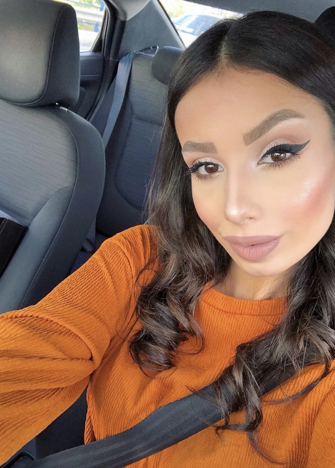 خطوات رسم الأيلاينر المجنح على طريقة خبيرة التجميل روجينا منذر