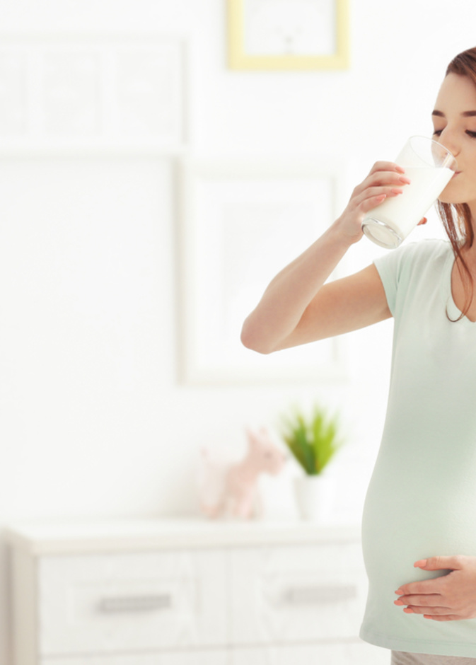 فوائد الحليب للحامل قبل النوم