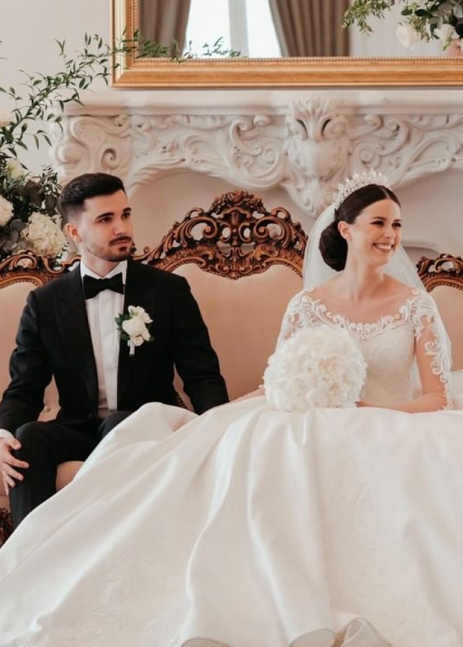 عروس تطلب من ضيوف زفافها دفع 99 دولار للفرد لتناول الطعام