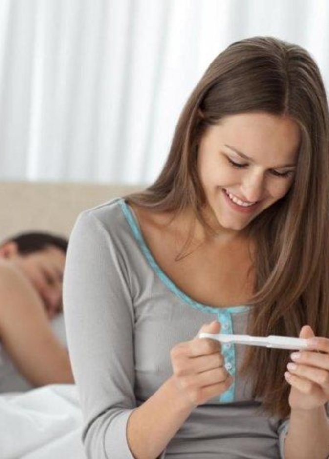 كيف تكون افرازات الحمل في بدايته ومتى تكون خطيرة 