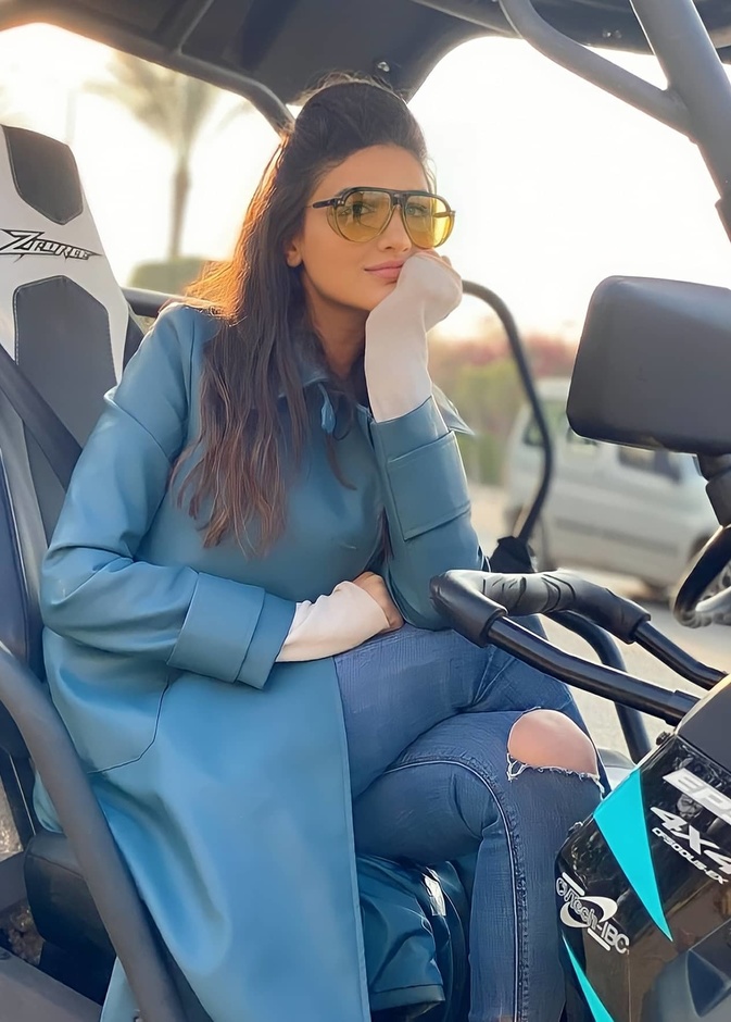 اطلالات شتوية للصبايا من وحي مي عمر