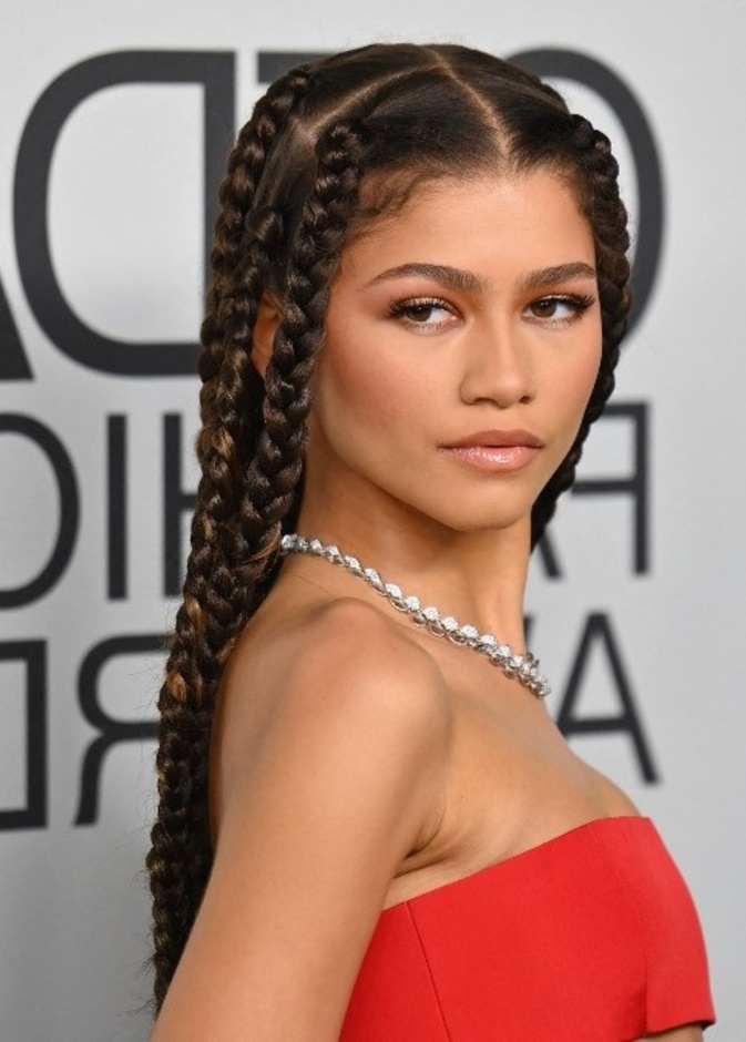 مكياج برونزي ساحر بأسلوب النجمة Zendaya