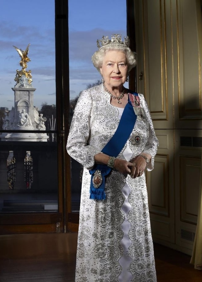 ملكة بريطانيا تحضر مراسم تعميد طفلي زارا تيندال والأميرة يوجين