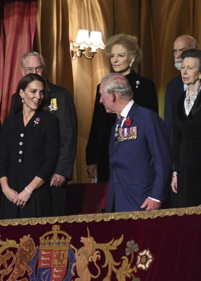 في غياب الملكة إليزابيث.. العائلة المالكة البريطانية تحيي احتفالات الذكرى في قاعة ألبرت الملكية