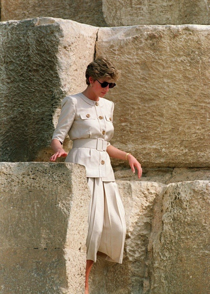 ما بين اليوم والأمس.. كيف كانت زيارة زوجتي الأمير تشارلز "ديانا وكاميلا" إلى مصر؟