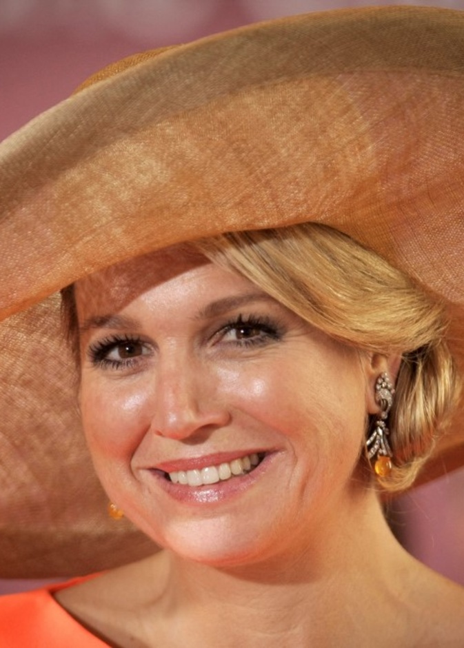 الملكة ماكسيما تعشق حجر السترين النادر