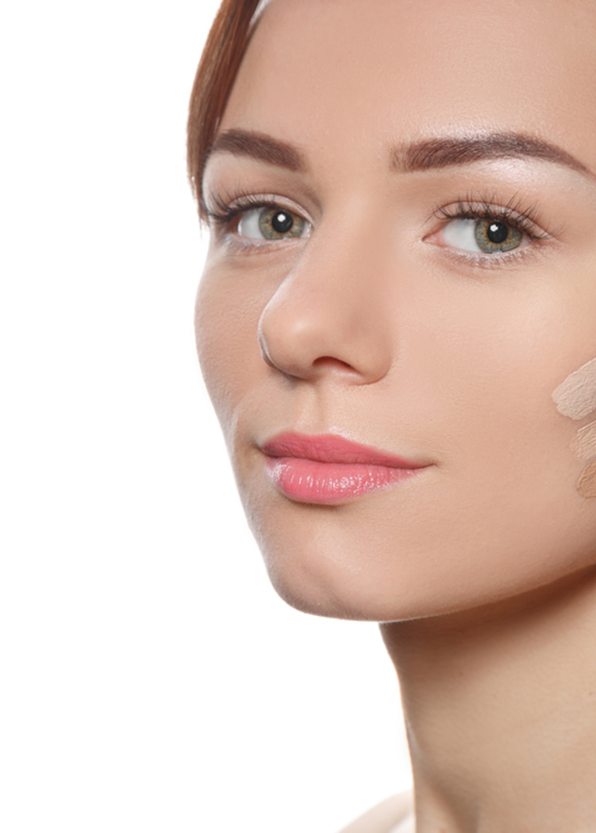  اختيار كريم الاساس المناسب لمكياج طبيعي