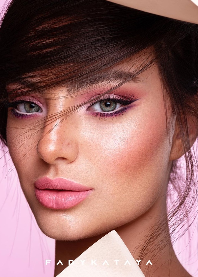 الأيلاينر السفلي الزهري من حساب فادي قطايا على انستغرام