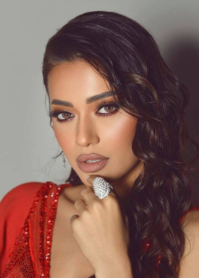 مكياج برونزي بأسلوب رحمة رياض للإحتفال باليوم الوطني الإماراتي